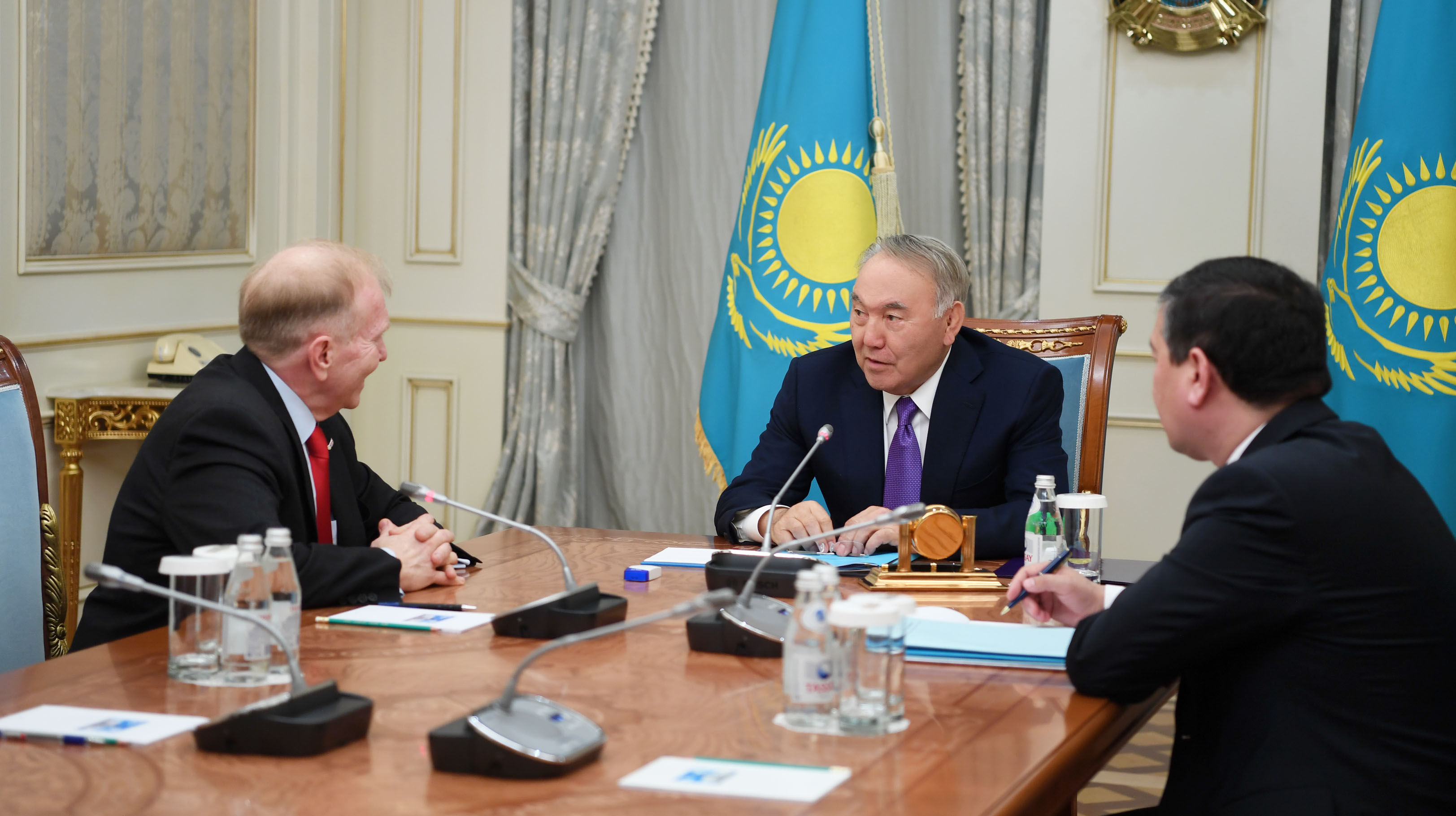 Нурсултан Назарбаев планирует поддерживать хорошие отношения с Трампом  