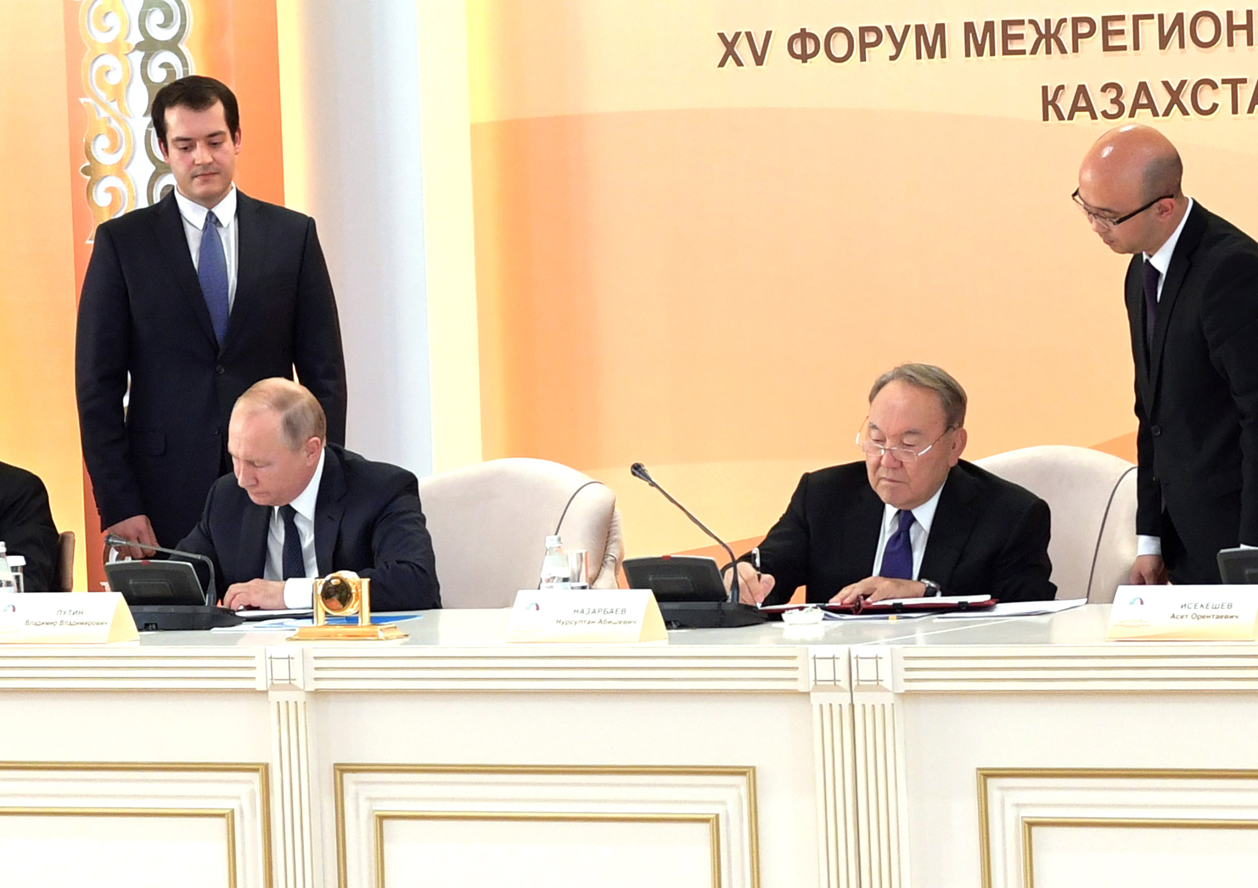 Нурсултан Назарбаев подвёл итоги работы Форума межрегионального сотрудничества Казахстана и России