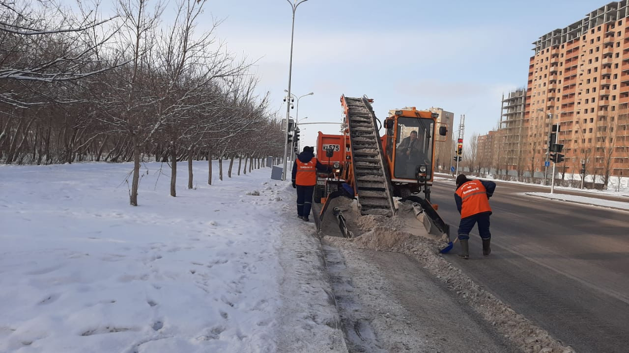 Борьба со снегом: с улиц Нур-Султана вывезено более 17 тысяч кубометров снега 