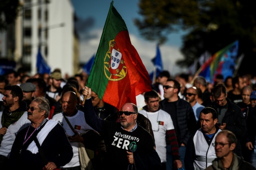 Португалиялық полицейлер жалақыны көтеруді талап етуде