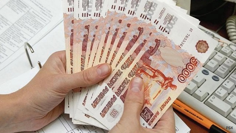 Долги россиян по кредитам растут в два раза быстрее зарплат 