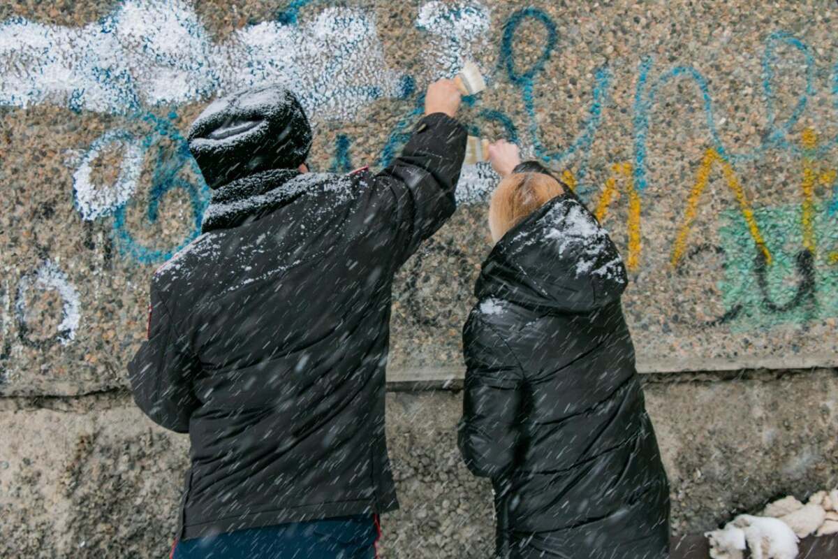 Тыйым салынған сайттарды жарнамалаған граффити жазулар жойылды