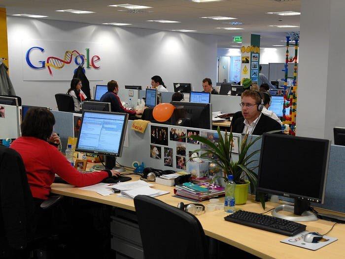 Google қызметкерлері 2021 жылдың қыркүйегіне дейін үйде жұмыс істейді