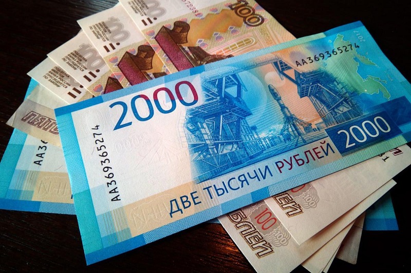 Рубль подорожал к доллару и евро  