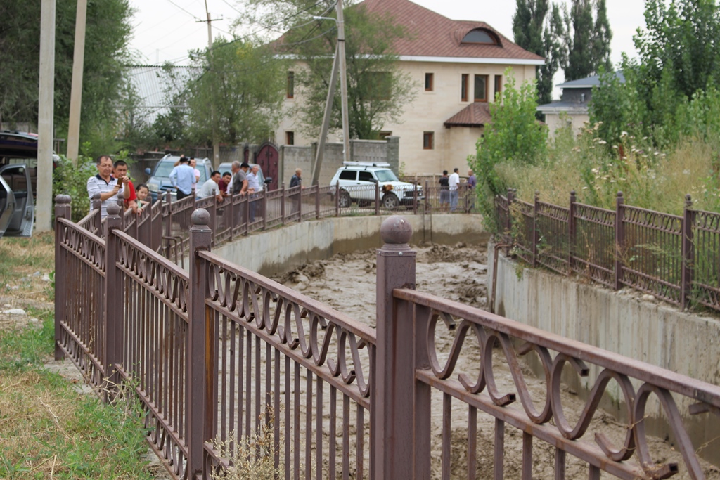 Дождь в Алматы не вызвал повышения уровня в реке Каргалинка