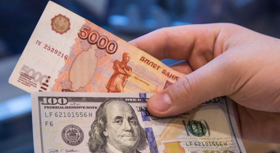 Спрос на иностранную валюту в Казахстане упал
