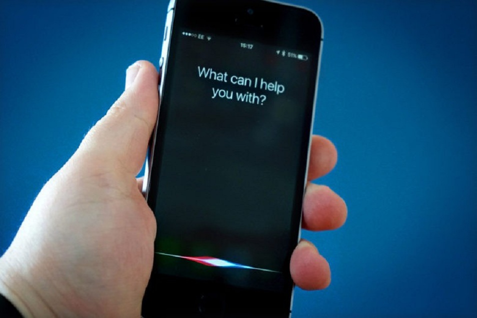 Apple Siri-мен сөйлескендердің әңгімесін тыңдайтын болып шықты