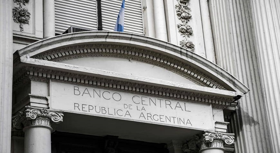 Аргентина билігі доллар сатып алуды бақылауға алды