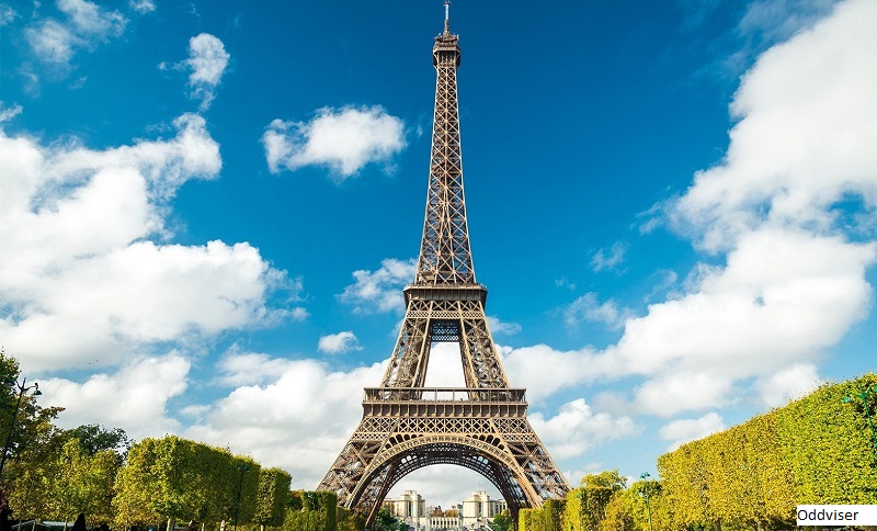 В Париже второй день закрыта Эйфелева башня из-за забастовки 