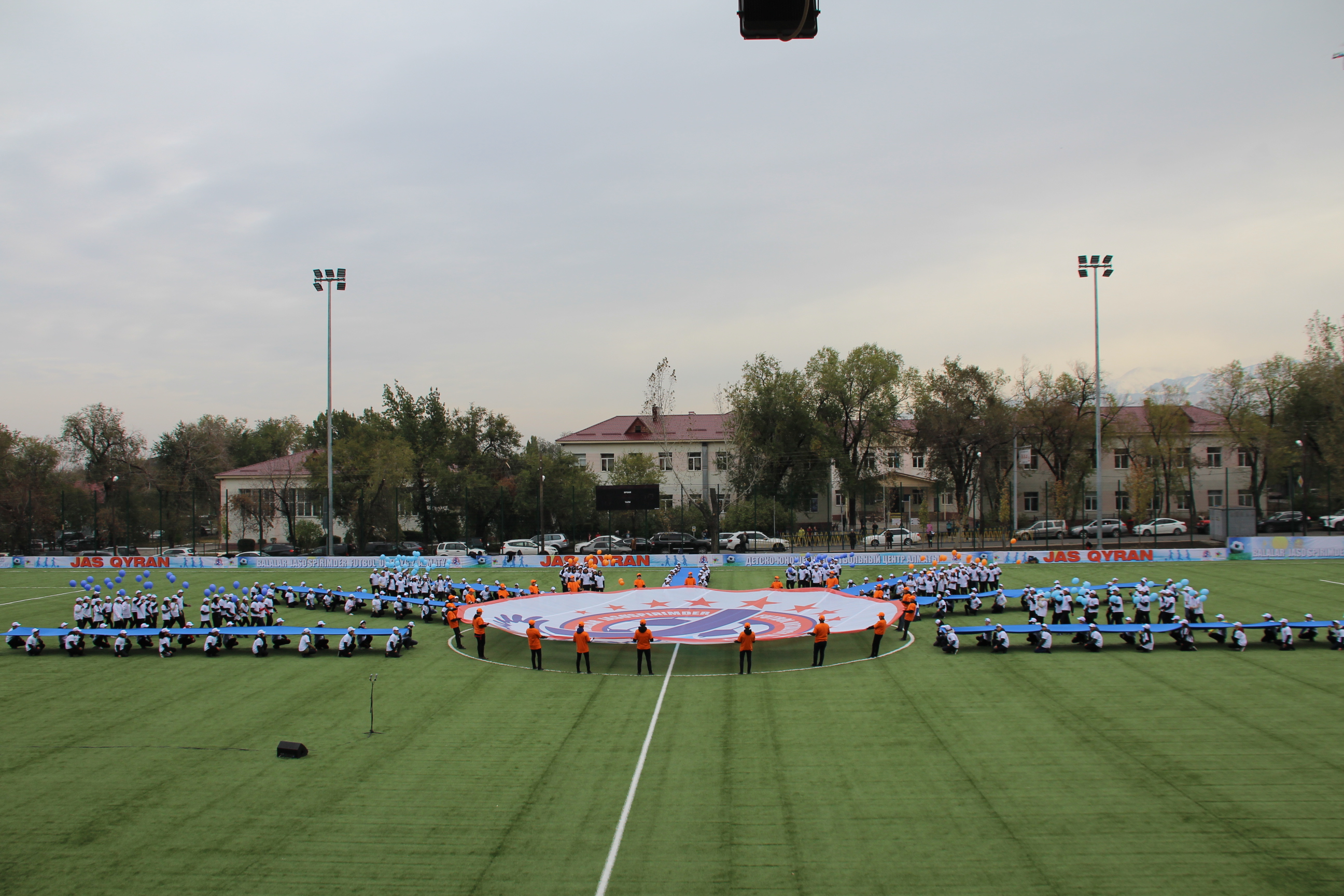 Современный футбольный учебно-тренировочный центр для детей открыт в Алматы