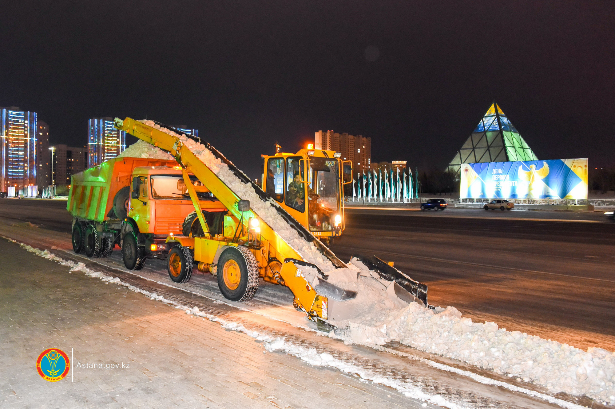 В Астане за прошедшие сутки убрано более 11 тыс. кубометров снега
