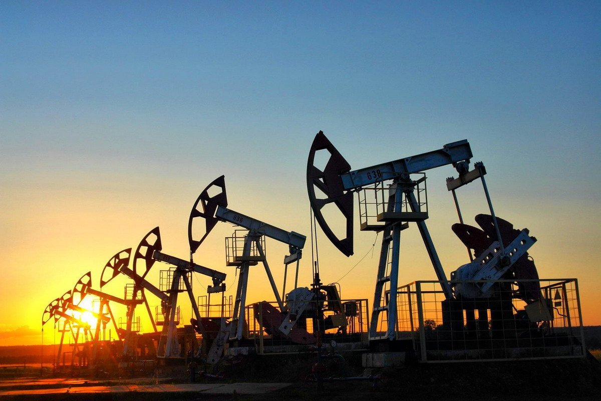 Мировые цены на нефть понизились 
