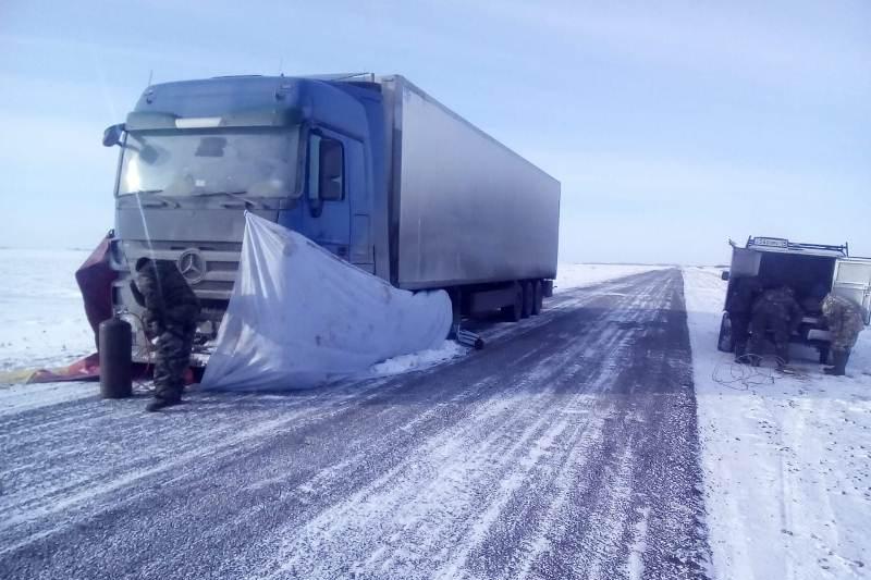 В Северном Казахстане 10 человек оказались в снежном плену