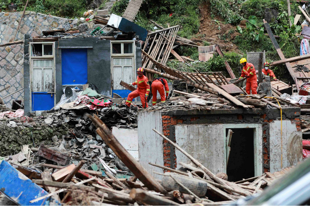Число жертв тайфуна в Китае превысило 40 человек