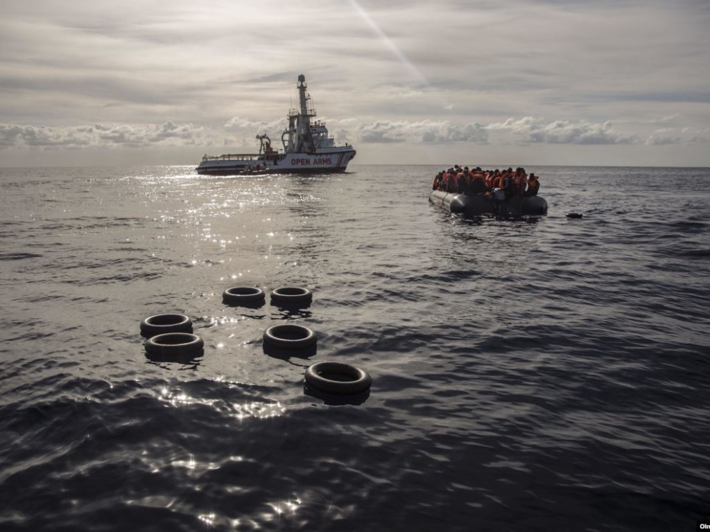На побережье Туниса обнаружены тела 14 мигрантов с затонувшего судна