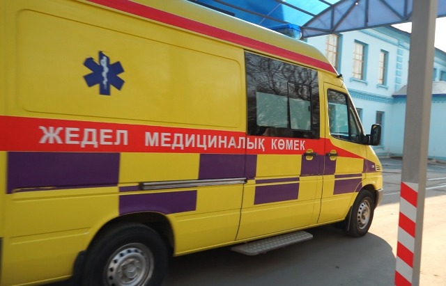 На условия труда жалуются водители службы скорой помощи Алматы