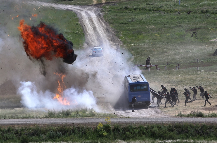 Қарағанды облысында лаңкестер автобусты "басып алды"