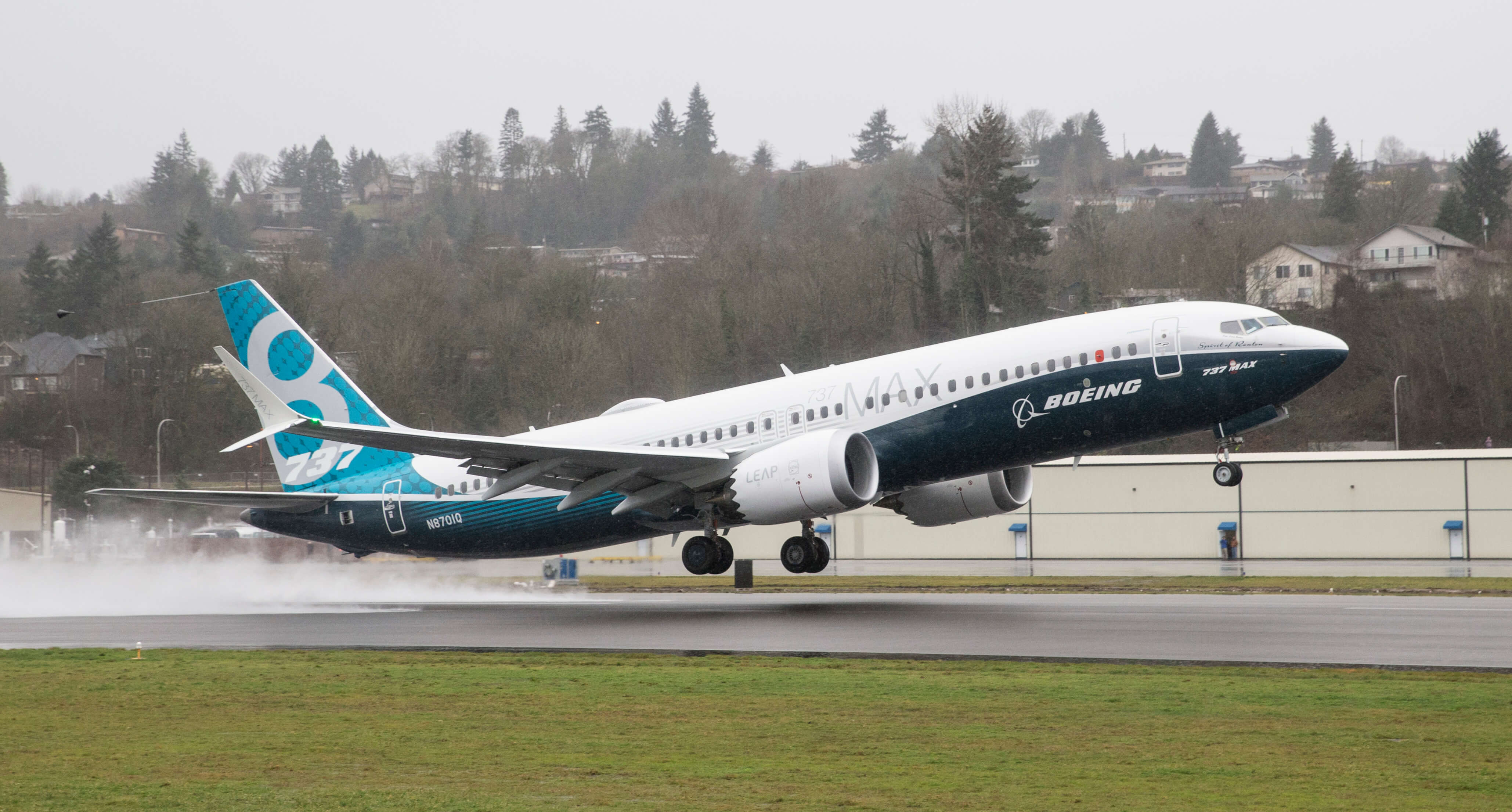 Власти США решили проверить прошлые поколения самолета Boeing 737 MAX