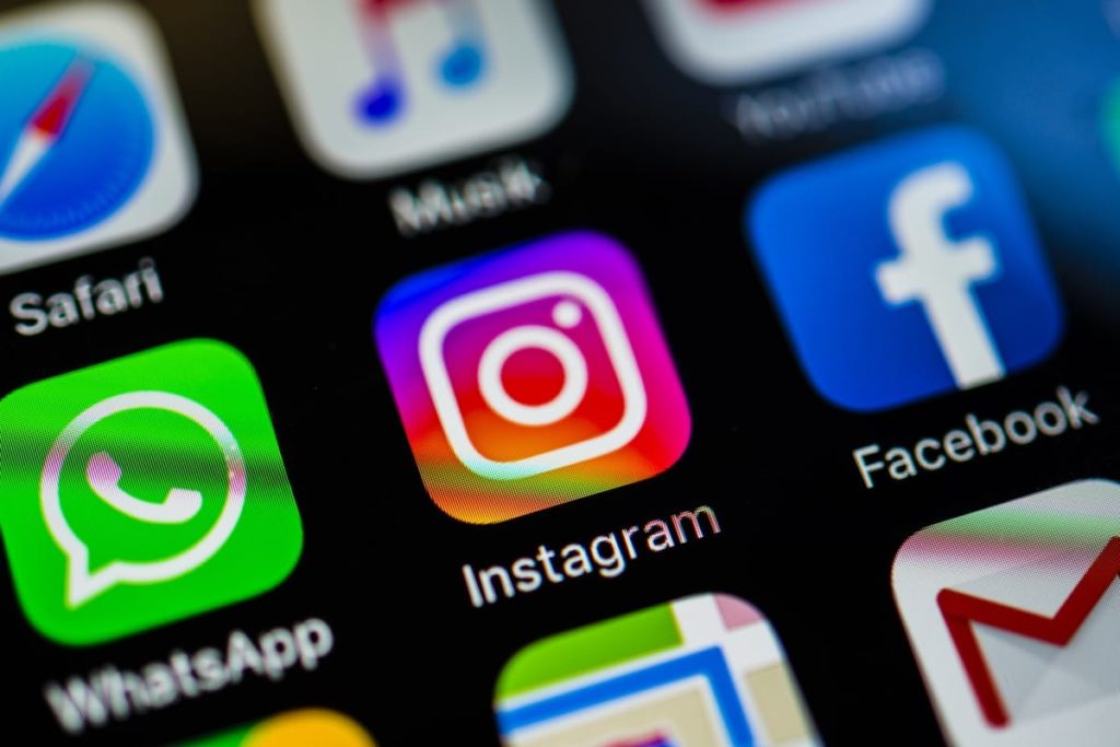 Facebook изменит название Instagram и WhatsApp