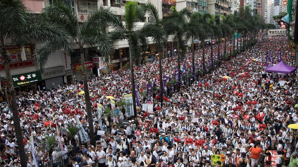 МИД РК рекомендует соотечественникам в Гонконге избегать мест массового скопления людей