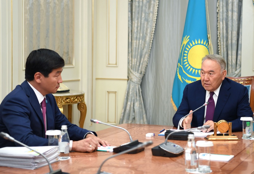 Нурсултан Назарбаев распорядился разработать программу "перезагрузки" партии Nur Otan