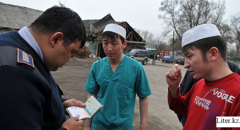Более тысячи нелегальных мигрантов выдворили из Алматы с начала года 