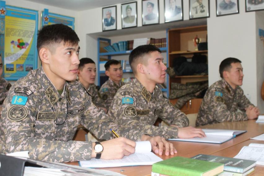 В Вооруженных силах РК завершилась командирская подготовка сержантского состава
