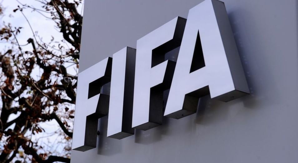 FIFA намерена поддержать лиги и клубы финансами