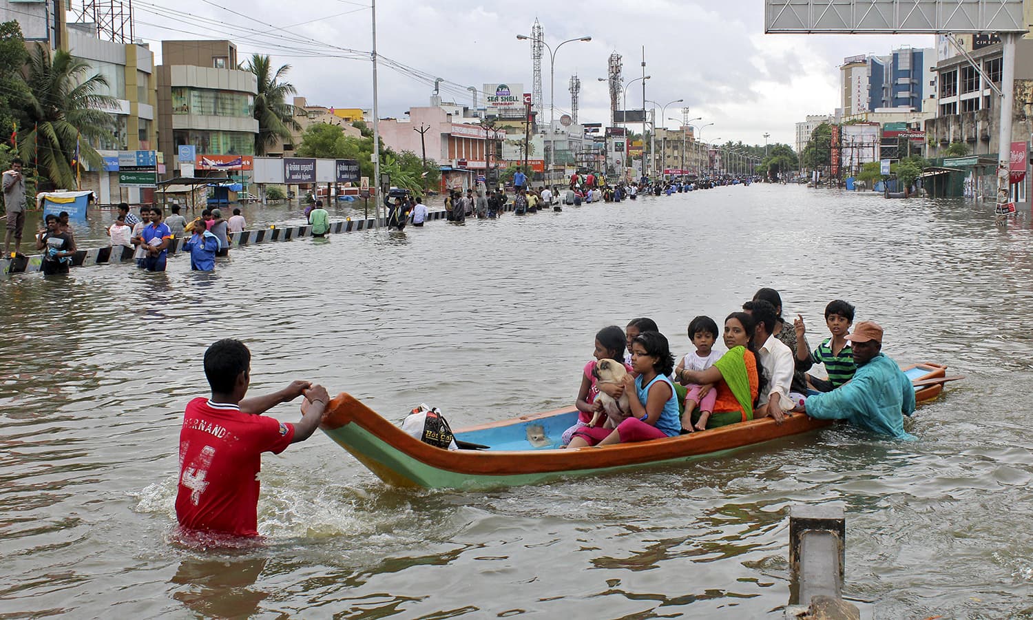 В Индии из-за наводнений и оползней погибли почти 130 человек