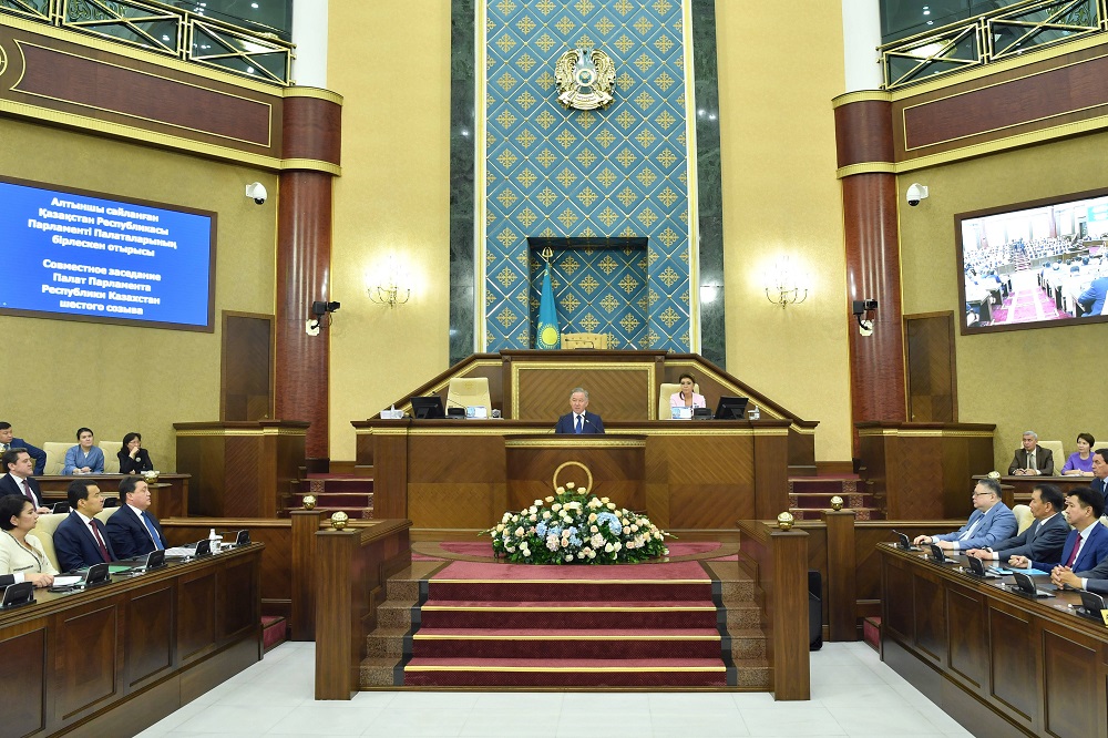  Парламенттегі 154 депутат төртінші сессияда не істеді