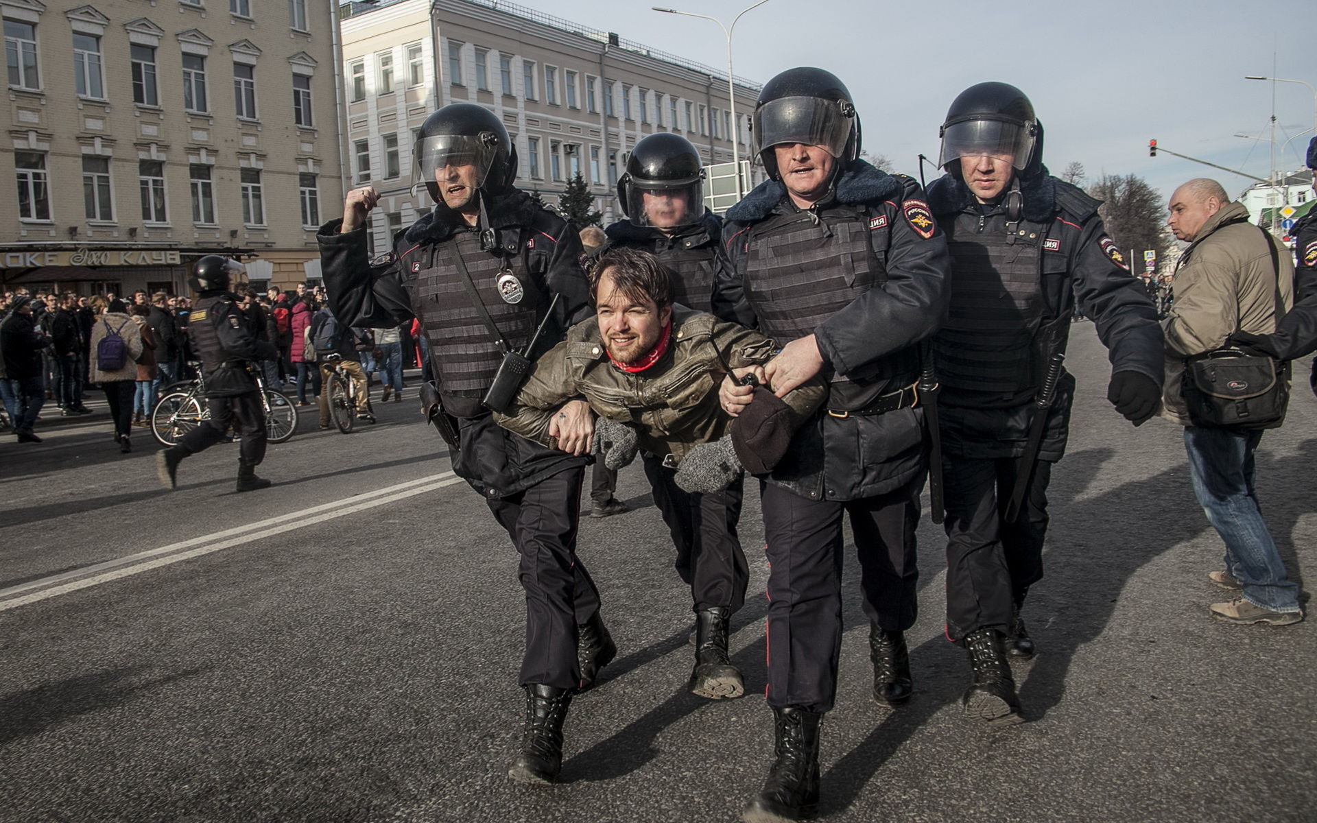245 задержанных в ходе массовых митингов в Москве