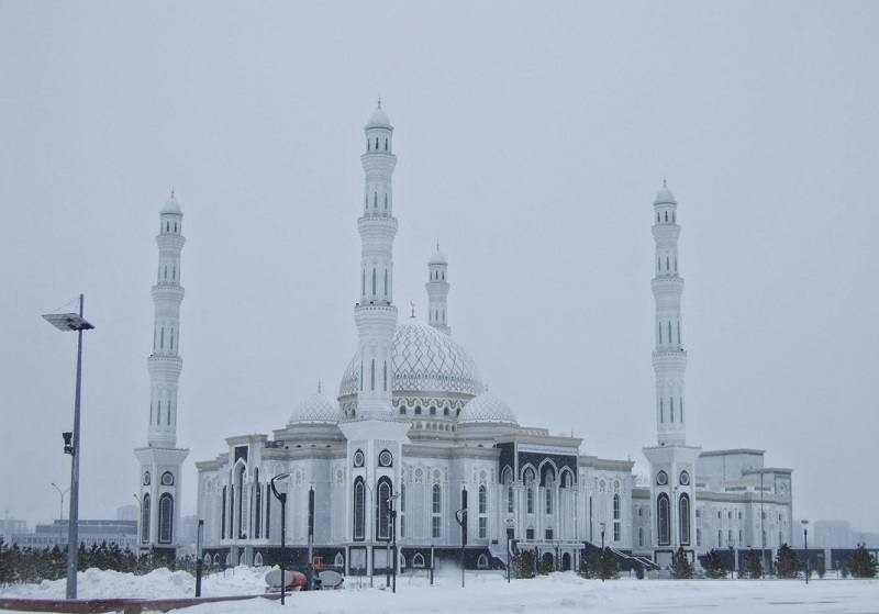 Духовное управление мусульман Казахстана приостановило пятничные намазы в мечетях