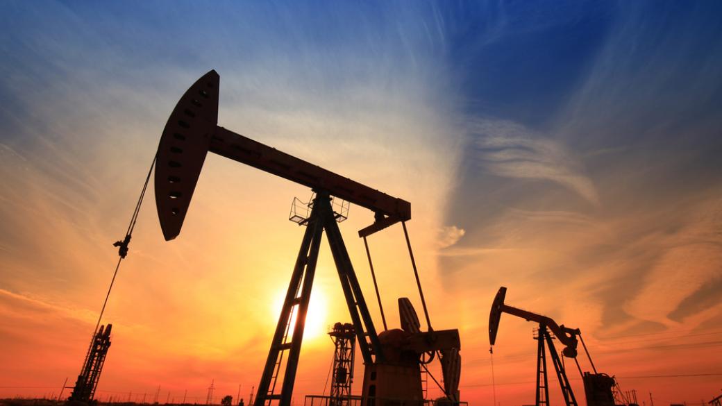 Нефть дешевеет на опасениях рецессии в США