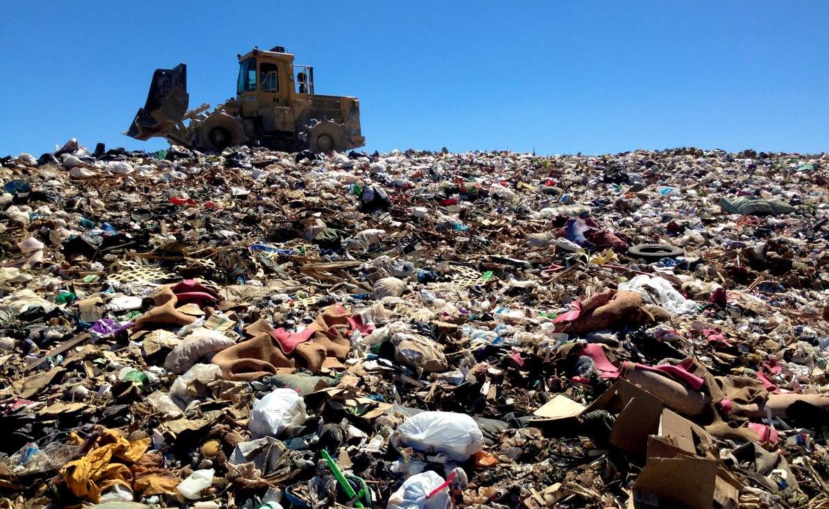 В Жамбылской области переполнен мусорный полигон