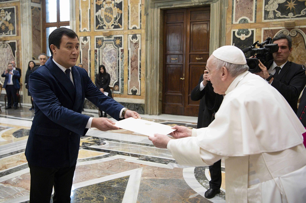 Қазақстанның Ватикандағы елшісі Рим Папасына сенім грамоталарын тапсырды