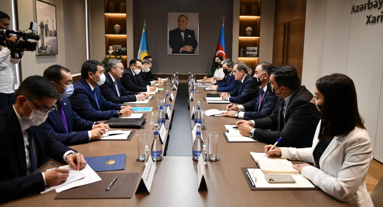 Что глава МИД Казахстана обсуждал с руководством Азербайджана  
