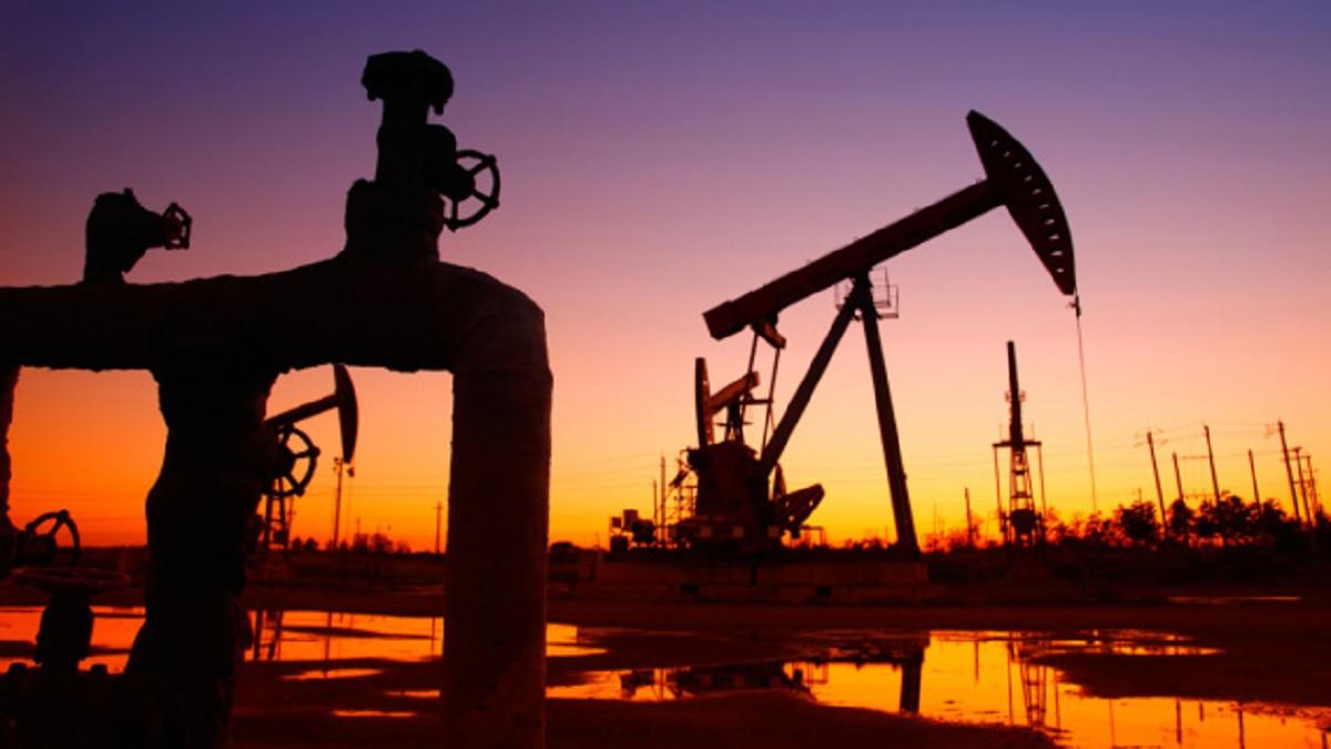 Нефть сильно дешевеет на опасениях возобновления торговой войны между США и КНР