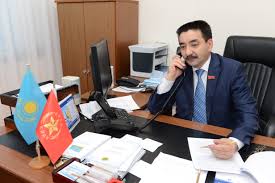 Жамбыл Ахметбеков подал документы в ЦИК для регистрации кандидатом в Президенты Казахстана от КНПК