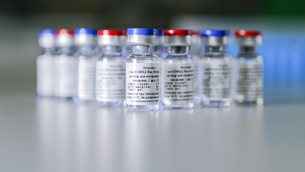 Третья российская вакцина от коронавируса: побочных эффектов пока не выявлено