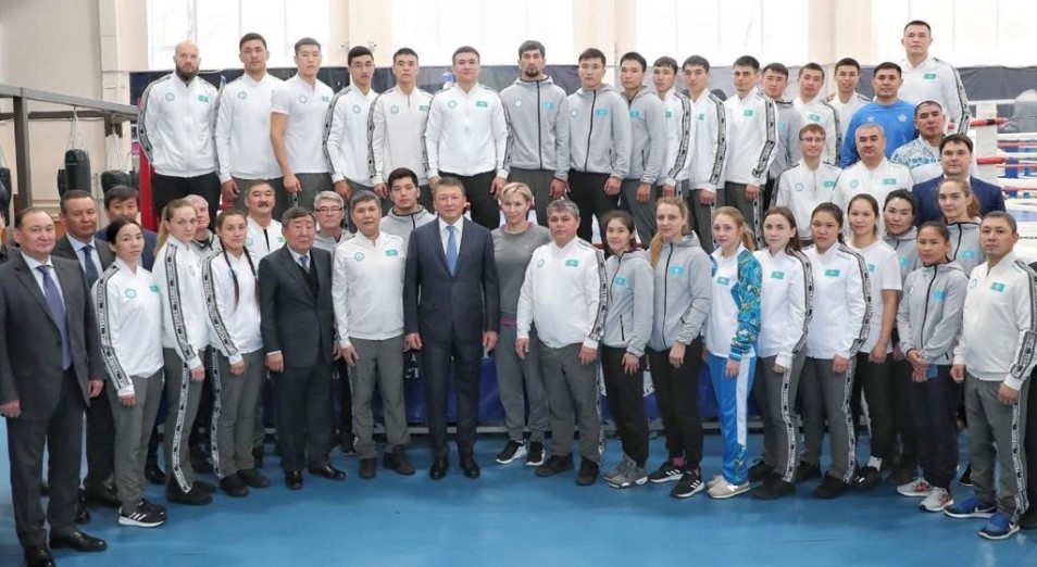 Глава НОК встретился с командой Казахстана по боксу