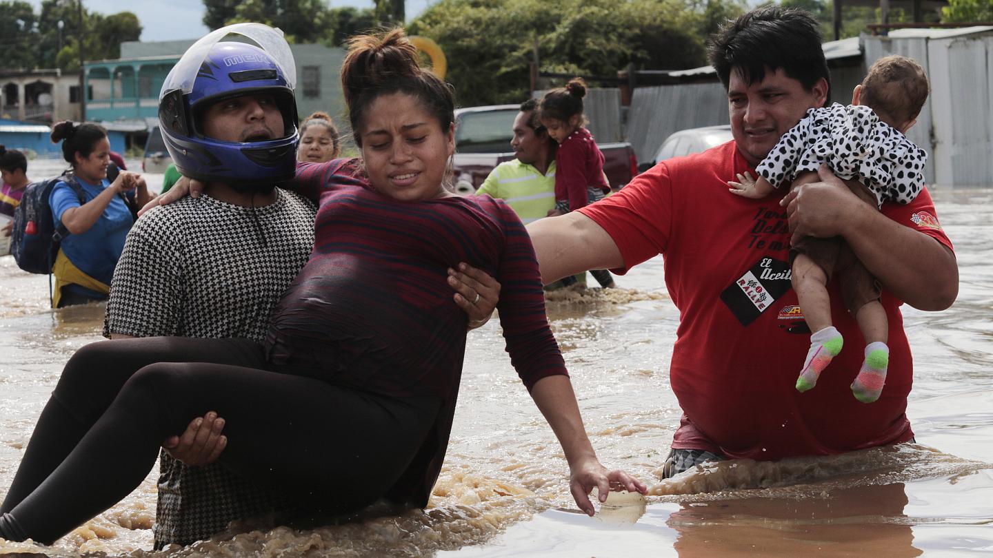 Юг Мексики частично затопило после урагана "Эта"