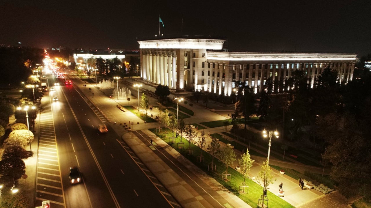 Куда убирают старые опоры освещения в Алматы