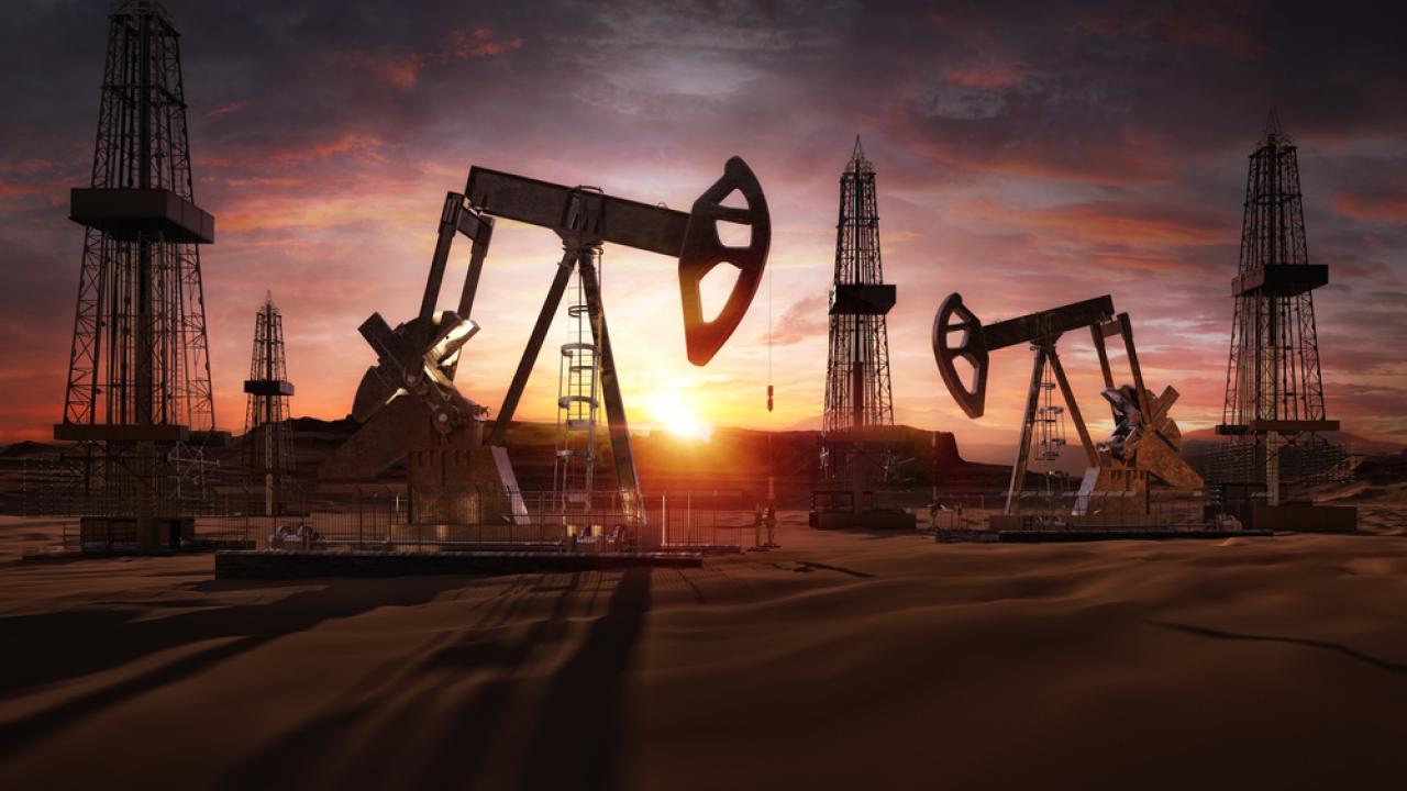 Нефть более уверенно дорожает, поднявшись до трехнедельного максимума