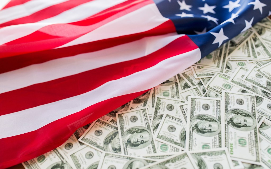 Доллар дешевеет к евро, иене и фунту перед президентскими выборами в США