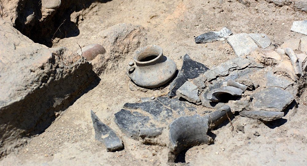 На окраине Тбилиси обнаружили древнее захоронение