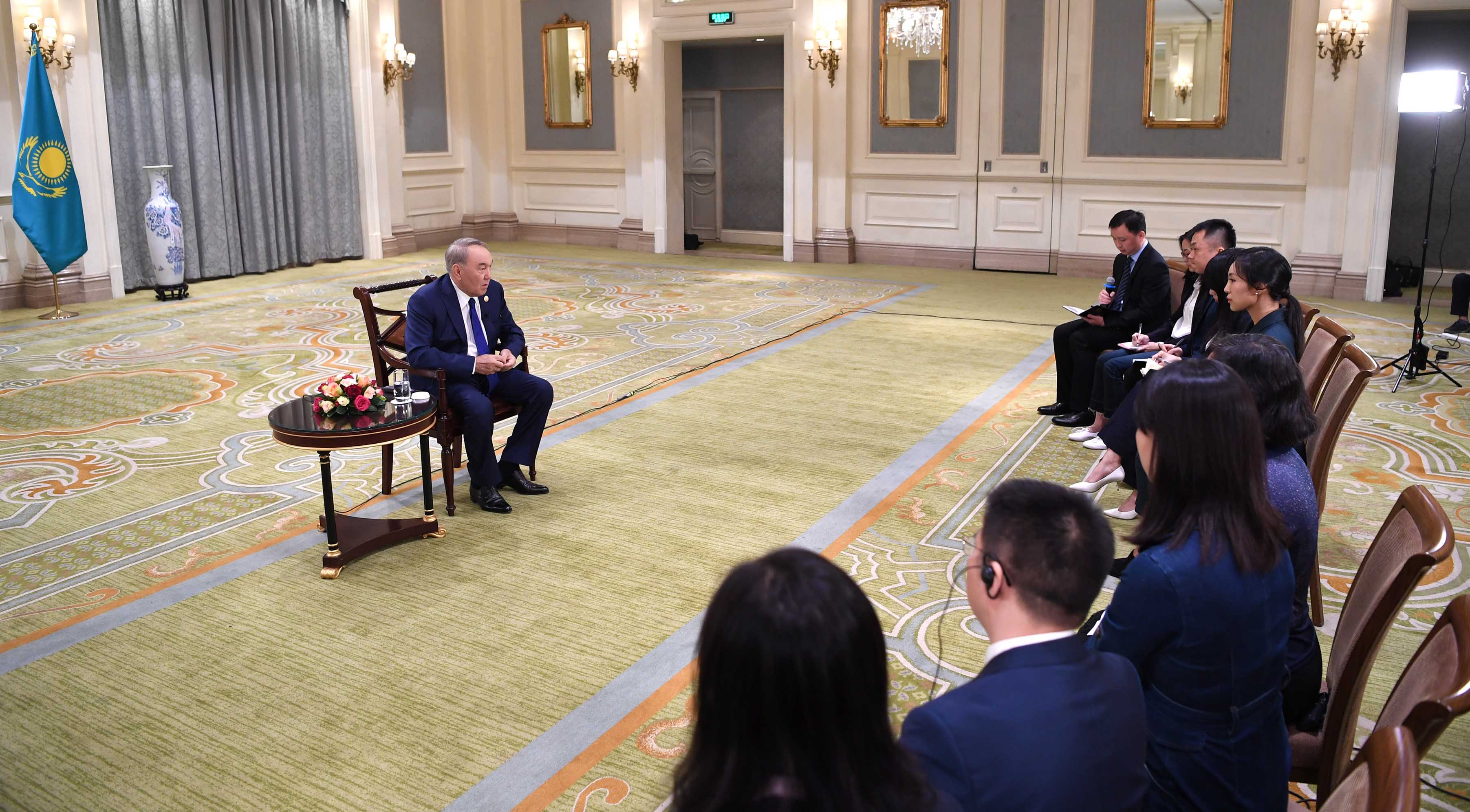 Нұрсұлтан Назарбаев Қытайдың БАҚ өкілдерінің сұрақтарына жауап берді