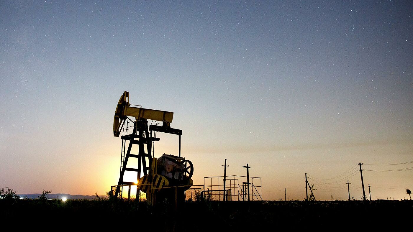 Нефтяные цены снижаются после роста накануне
