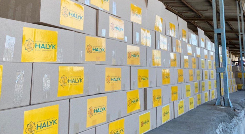 Благотворительный фонд «Халык» отправил 1000 лекарственно-продуктовых наборов нуждающимся семьям Атырауской области