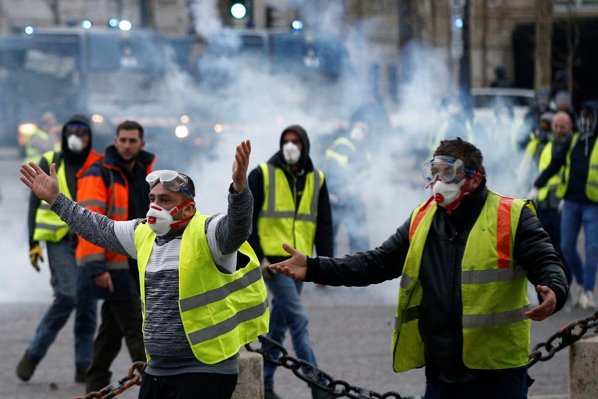 Французские "желтые жилеты" готовятся уже к 13-й субботней акции протеста