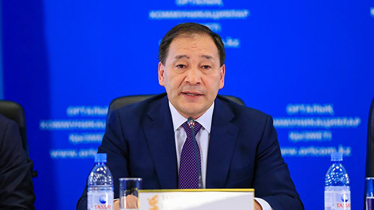 Правительство Казахстана обещает в ближайшее время устранить дефицит жаропонижающих и антивирусных препаратов в аптеках